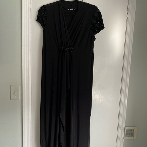 HP 🎉 Maternity maxi dress - Picture 2 of 5